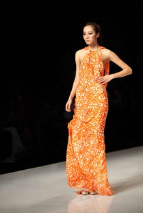 鹏城霓裳，步履生辉——深圳服装节模特定格时尚新风尚